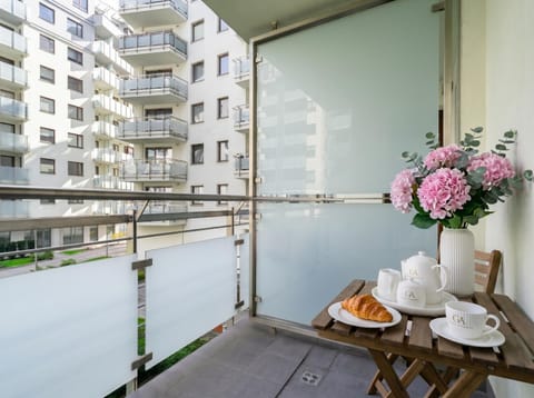 Property building, Patio, Day, Coffee/tea facilities, View (from property/room), Balcony/Terrace, Living room, Food and drinks, Seating area, Dining area, Food, Breakfast, Continental breakfast