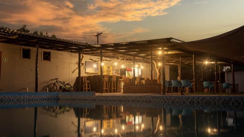 Restaurant/places to eat, Lounge or bar, Swimming pool