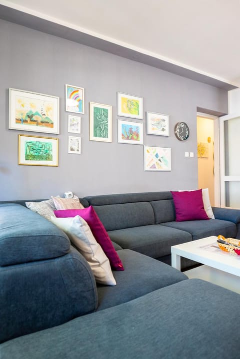 Living room, Decorative detail, Seating area