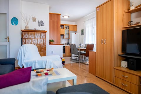 TV and multimedia, Living room, Seating area, Dining area, pet friendly, kitchen