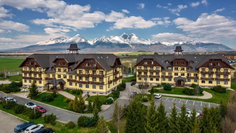 Property building, View (from property/room), Mountain view, Parking