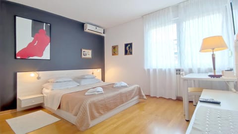 Bed, Bedroom, air conditioner