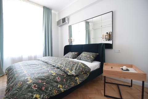 Bed, Photo of the whole room, Bedroom, air conditioner