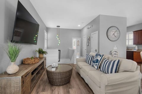 Beach Retreat Cottage 116 House in Miramar Beach