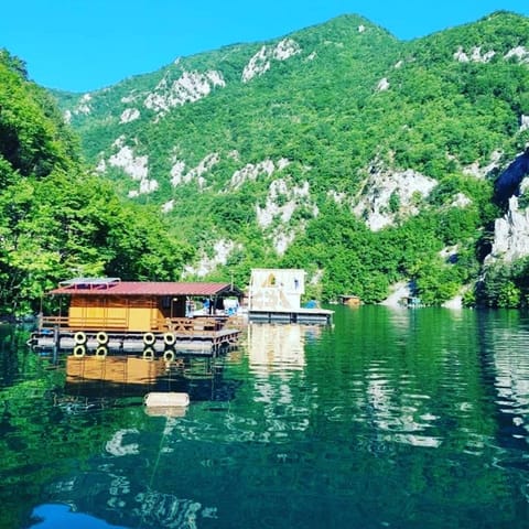 Floating apartmens Perucacki Raj Apartment in Zlatibor District, Serbia