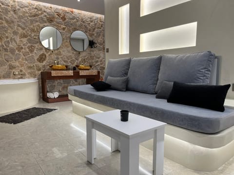 Hot Tub, Living room, Seating area