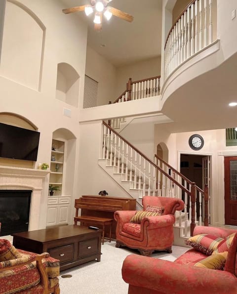 Bedroom with 3.5-Bathroom near Golf Course! House in Cypress