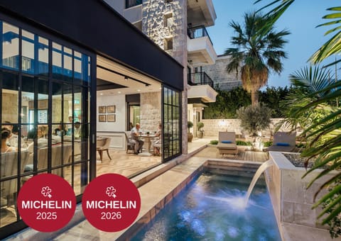 Property building, Restaurant/places to eat, Swimming pool