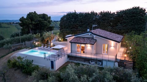 Property building, Natural landscape, Bird's eye view, Pool view, Swimming pool, furniture, sunbed