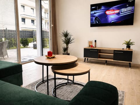 TV and multimedia, Living room, Seating area, Evening entertainment