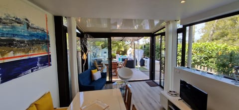 TV and multimedia, Living room, Dining area