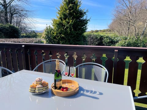Patio, Natural landscape, View (from property/room), Balcony/Terrace, Dining area