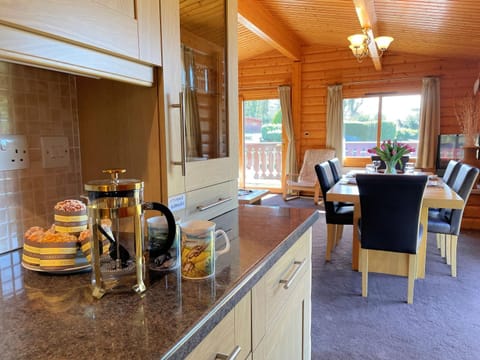 Dining area, kitchen