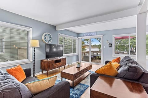 4 BR 2 BA Peaceful Getaway Year Round on Park Lake House in Michigan