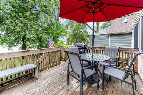 4 BR 2 BA Peaceful Getaway Year Round on Park Lake House in Michigan