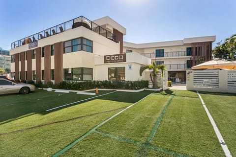 Property building, Spring, Day, Location, Parking