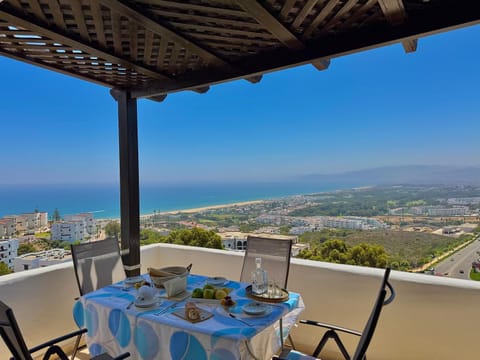 Day, Natural landscape, View (from property/room), Balcony/Terrace, Dining area, Sea view