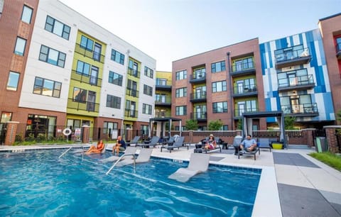 Property building, Patio, Day, Swimming pool, sunbed