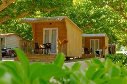 International Camping Ardèche Campground/
RV Resort in Vallon-Pont-d'Arc