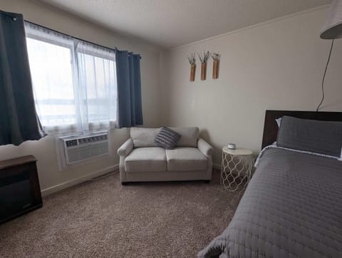 Fife Lake Lodge Multi-Level Lake View King Suite Apartment in Fife Lake