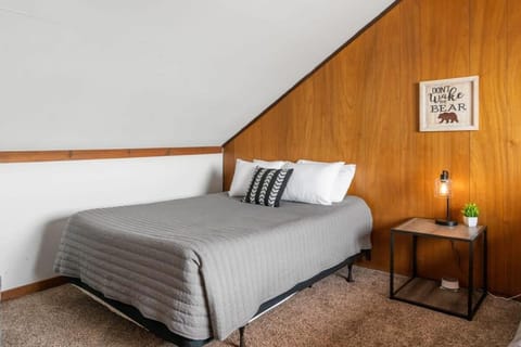 Fife Lake Lodge Multi-level Suite with Lake Views Apartment in Fife Lake