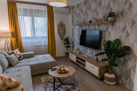 Bed, TV and multimedia, Living room, Photo of the whole room, Seating area