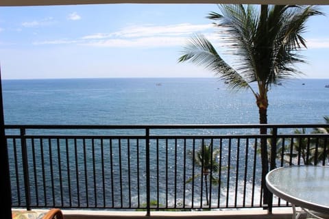 Property building, Natural landscape, View (from property/room), Balcony/Terrace, Beach, Sea view