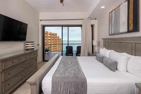 Bed, TV and multimedia, View (from property/room), Photo of the whole room, Bedroom, Sea view
