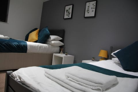 2BDR Apt By Homesy Short Lets & Serviced Accommodation Cardiff With Free WiFi Apartment in Cardiff