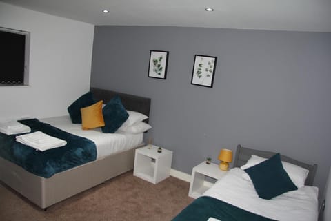 2BDR Apt By Homesy Short Lets & Serviced Accommodation Cardiff With Free WiFi Apartment in Cardiff