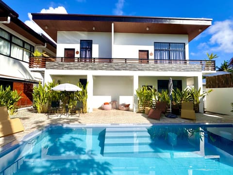Property building, Swimming pool, Sports, sunbed, sunbed