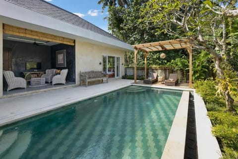 Property building, Pool view
