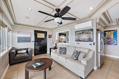 Living room, Seating area, fireplace