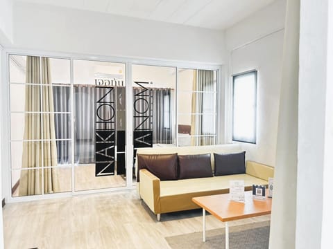 Bed, Living room, Photo of the whole room, Seating area, Bedroom