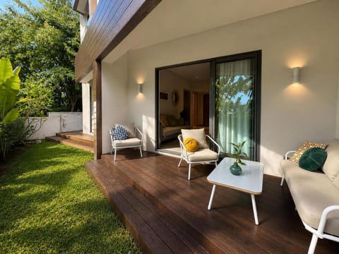 Property building, Patio, Balcony/Terrace, Garden view, furniture