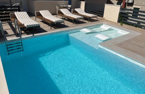 Day, Swimming pool, sunbed