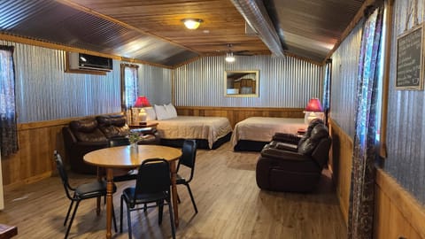 Bed, Seating area