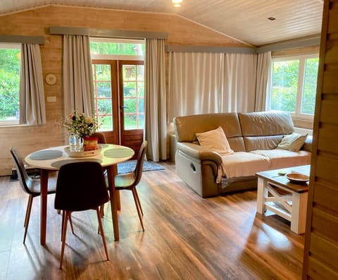 View (from property/room), View (from property/room), Living room, Seating area, Dining area