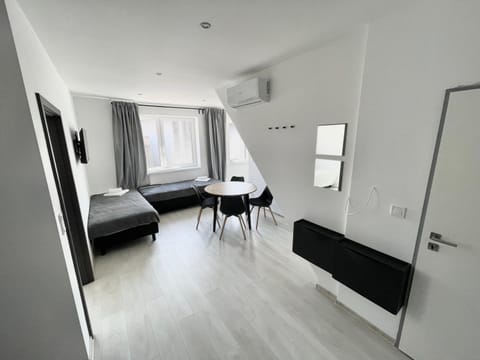 Bed, TV and multimedia, Living room, Photo of the whole room, Seating area, Bedroom, air conditioner
