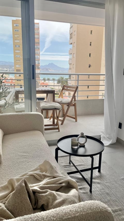 View (from property/room), Balcony/Terrace, Living room, Seating area, Dining area
