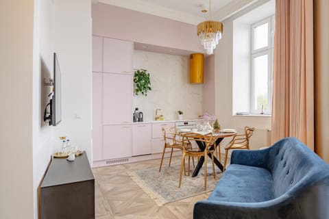 Kitchen or kitchenette, Dining area, kitchen