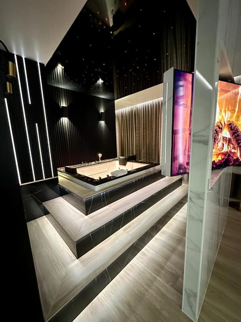 Hot Tub, TV and multimedia, Living room, Spa and wellness centre/facilities, Photo of the whole room