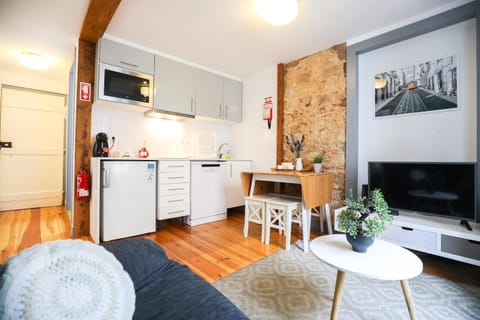 TV and multimedia, Kitchen or kitchenette, Living room, Decorative detail, Dining area, dishwasher, internet, stove, toaster