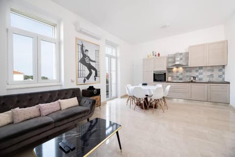 4-Bedroom apt 1 min from Bacvice beach Apartment in Split