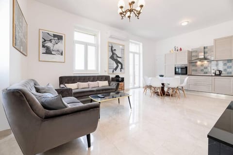 4-Bedroom apt 1 min from Bacvice beach Apartment in Split