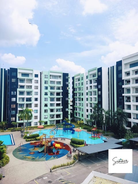 Property building, Day, Evening entertainment, Pool view, Swimming pool, sunbed