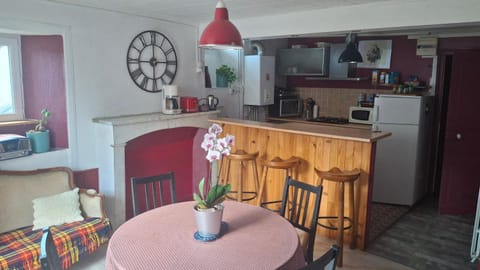 Coffee/tea facilities, Kitchen or kitchenette, Living room, Seating area, Dining area, minibar, oven, pet friendly, stove