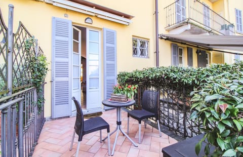 Property building, Patio, Day, View (from property/room), Balcony/Terrace, Dining area, Garden view