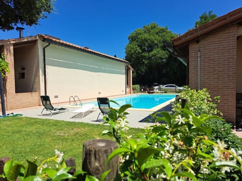 Property building, Garden, Garden view, Pool view, Swimming pool, sunbed