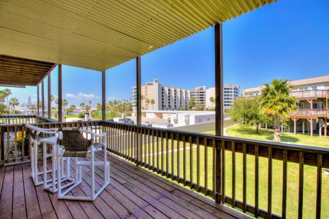 Day, Summer, Balcony/Terrace, Seating area, City view, furniture